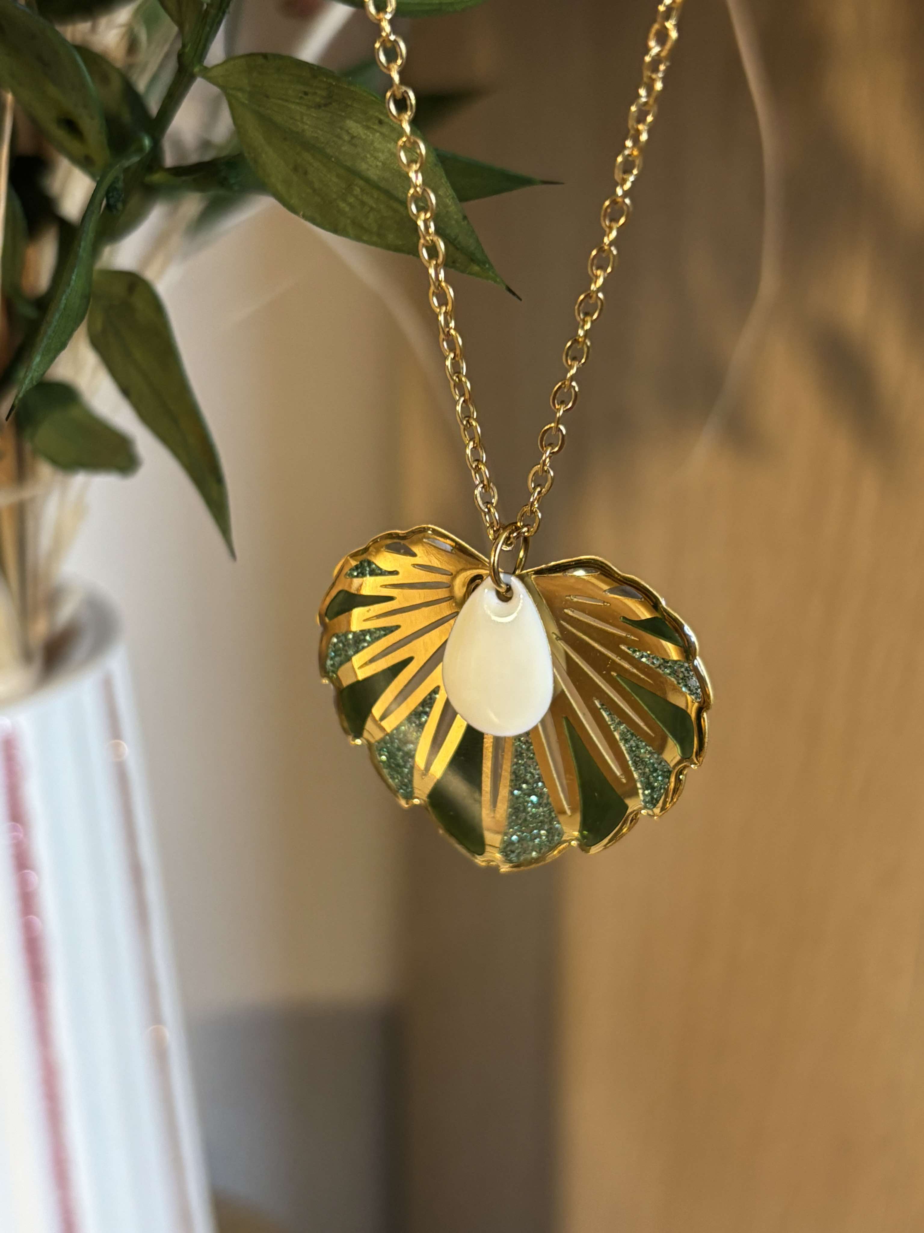 Collier feuille