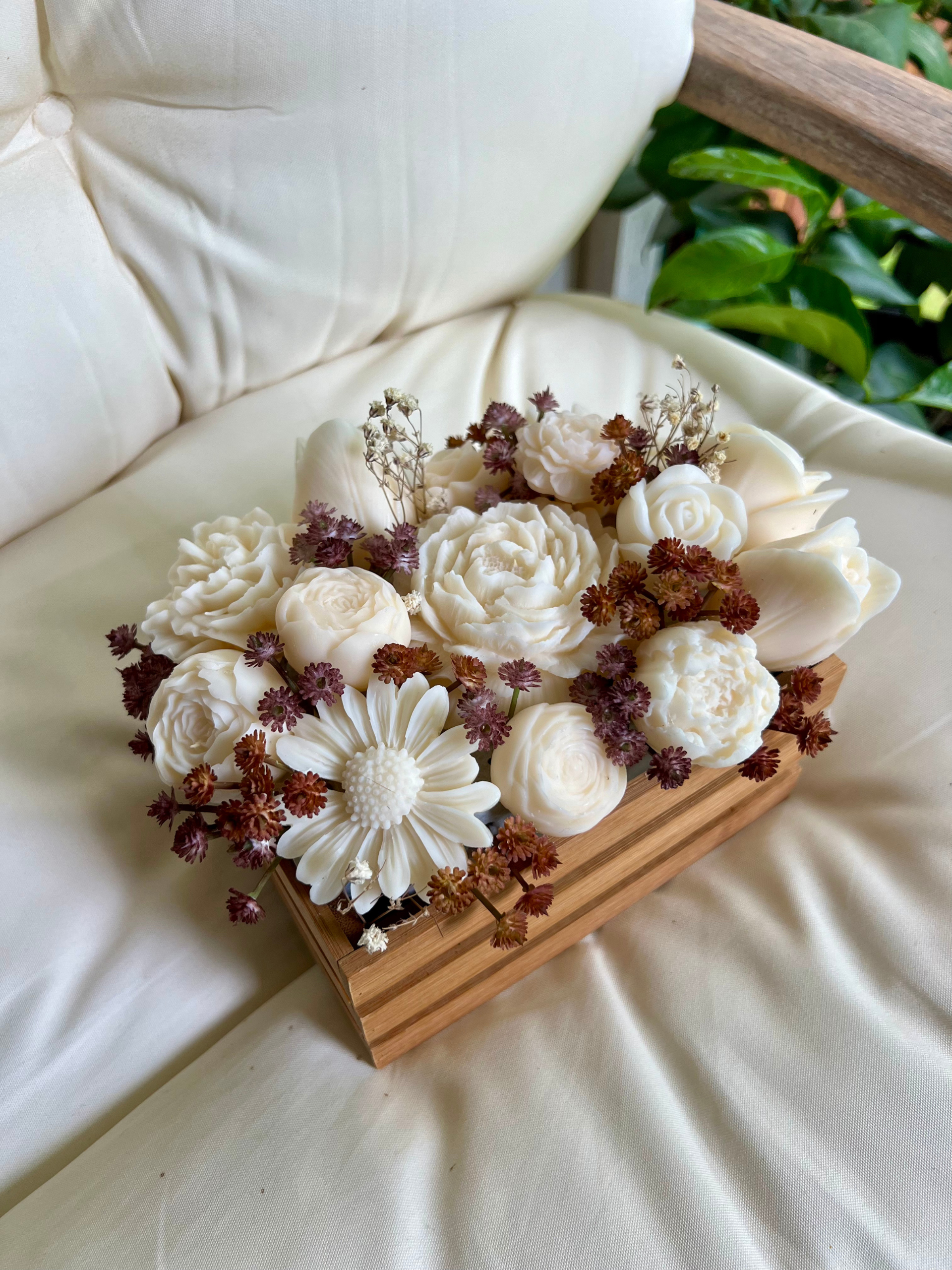 Bougie en frome d'oeuf de Paques blanche