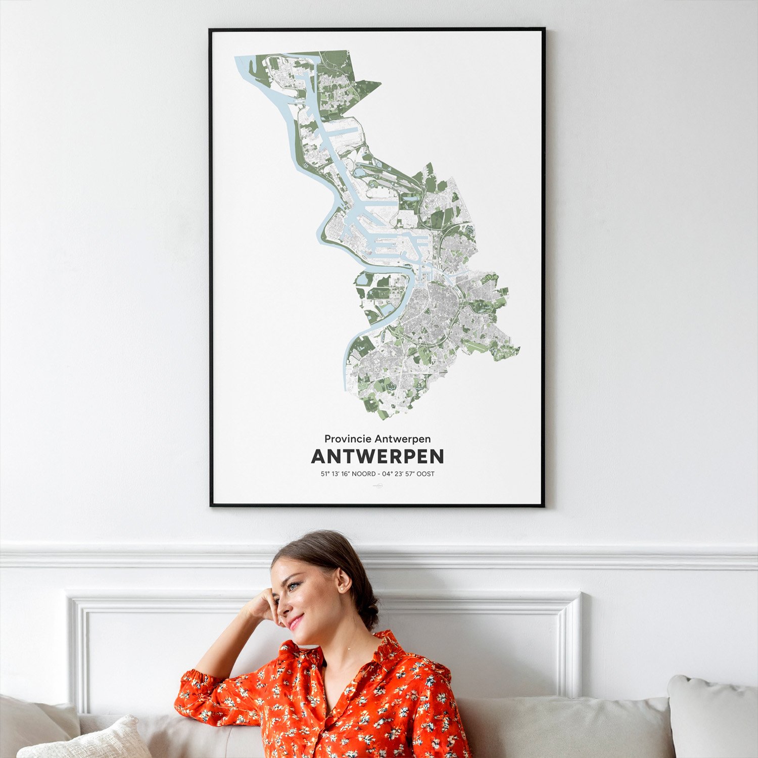 Poster avec la carte de la ville d'Anvers encadrée dans une salon.