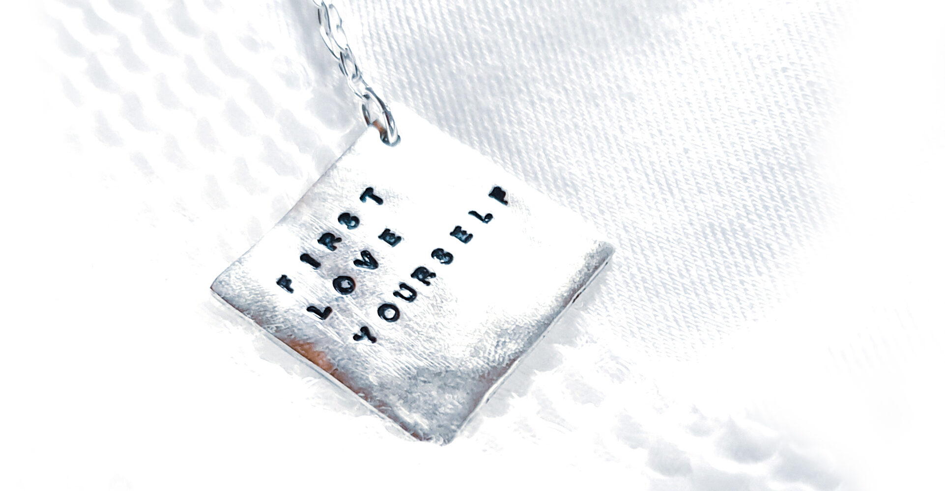 fly verso collier.jpg
