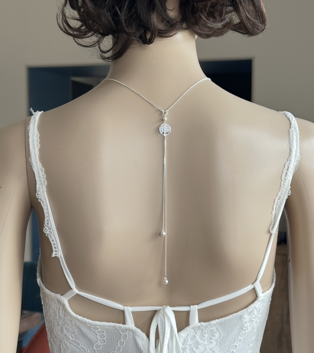 Bijou de dos en argent avec arbre de vie